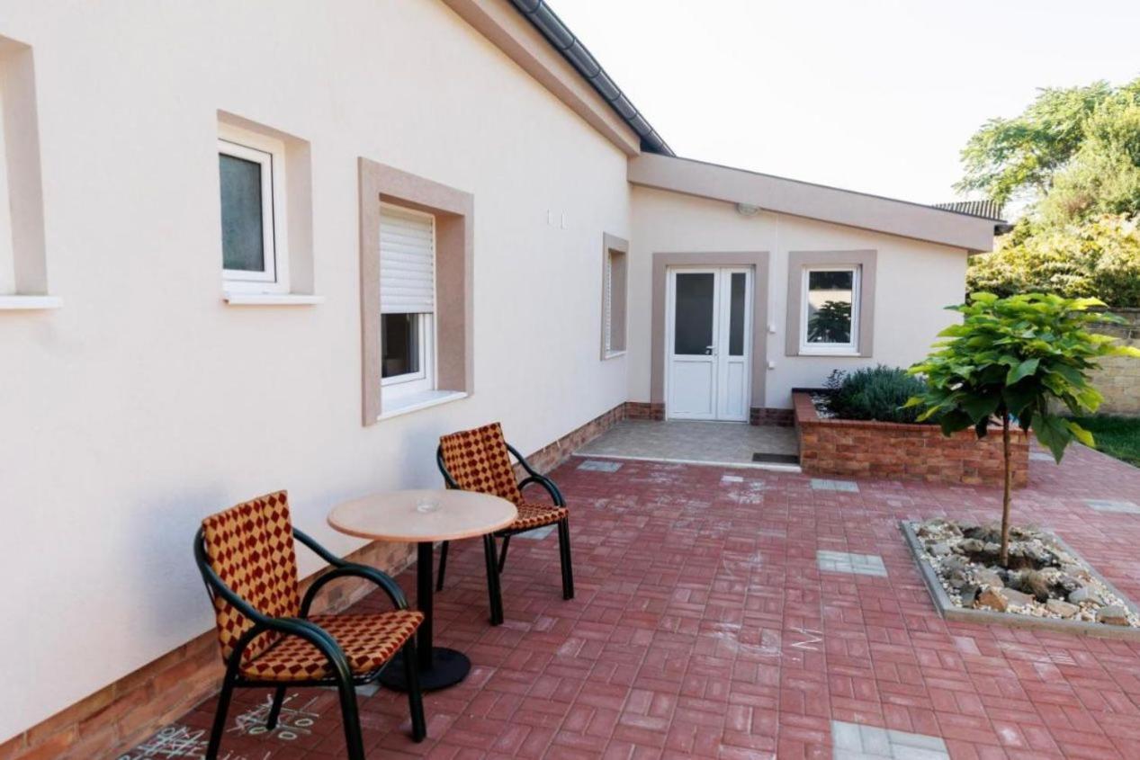 Kollar D Guest House - Prenociste Rooms Subotica Exterior foto