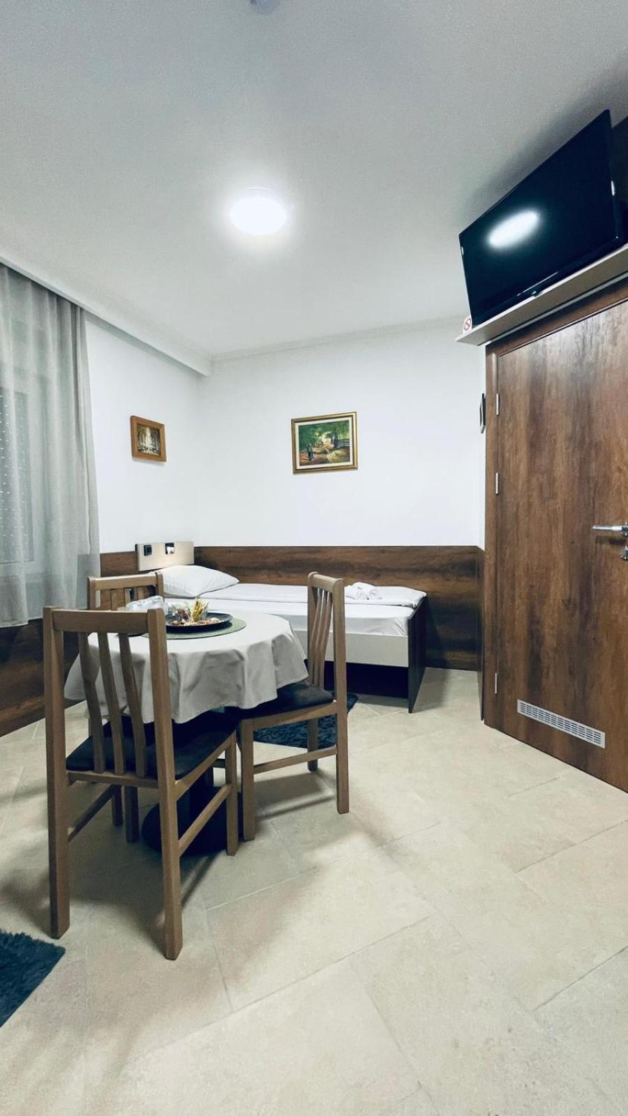Kollar D Guest House - Prenociste Rooms Subotica Exterior foto